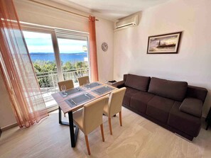 Interior - Holiday apartment with a balcony and a view (Dramalj)