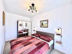 1 bedroom, iron/ironing board, internet