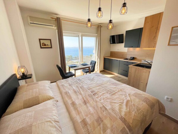 1 bedroom, iron/ironing board, internet