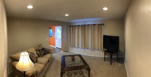 TV, DVD player - Guest House with Grand Views of Pend Oreille Lake and the surrounding Mountains. (Bayview)