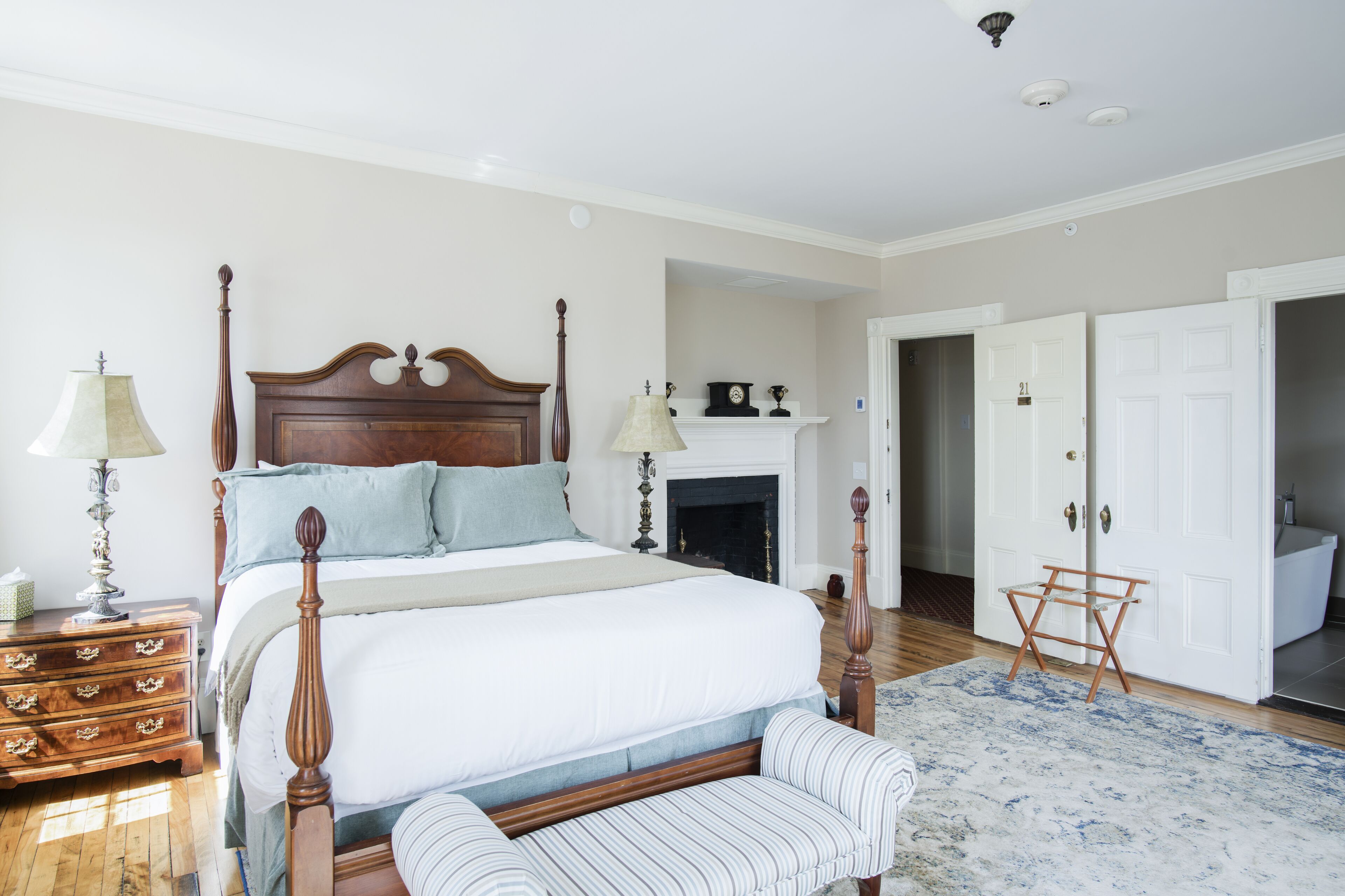 Largest Colonial Revival Mansion less than 15 minutes to Woodstock