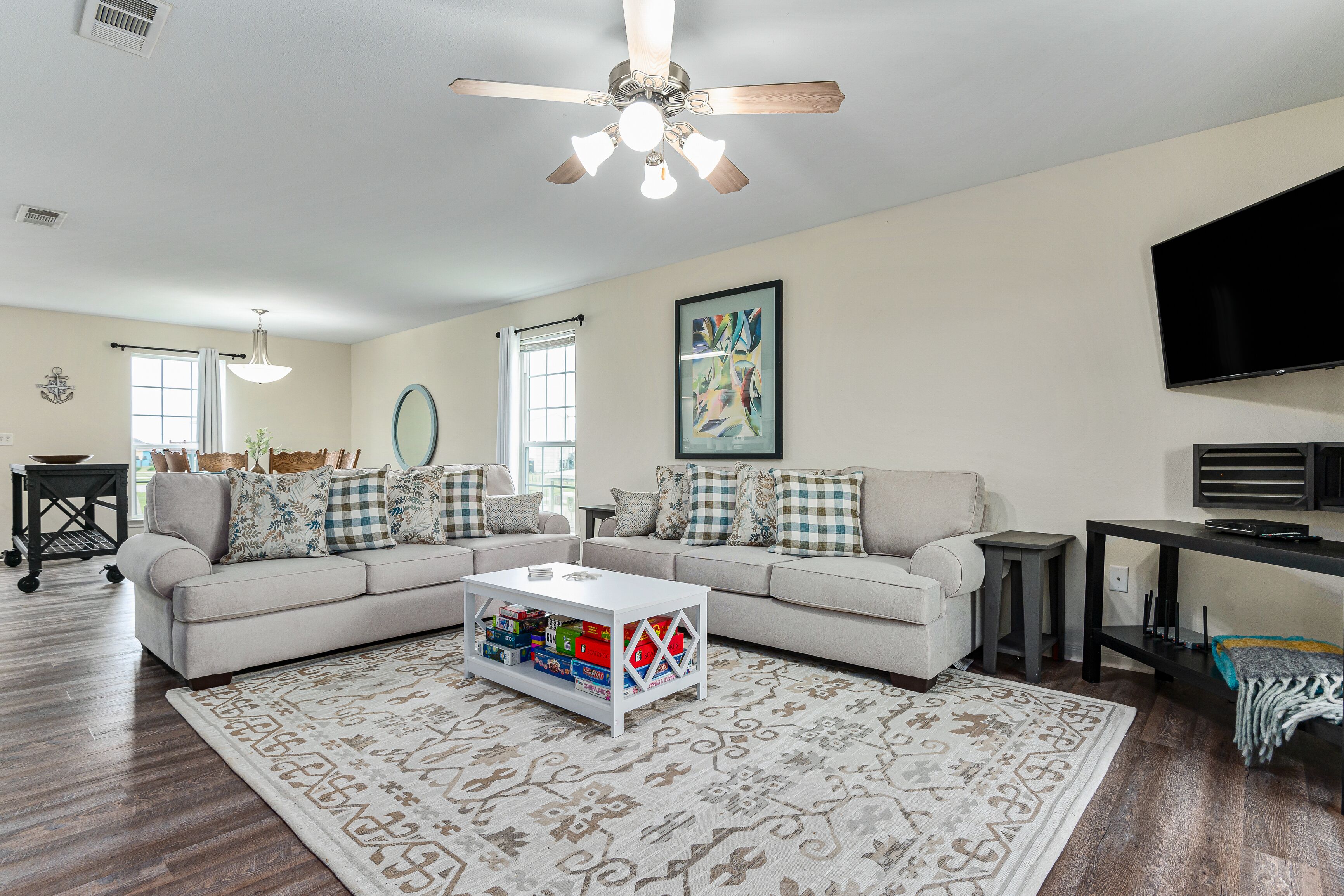 Steps from the Beach & Pet Friendly! Indoor/Outdoor Games~ FREE Bikes~Elevator