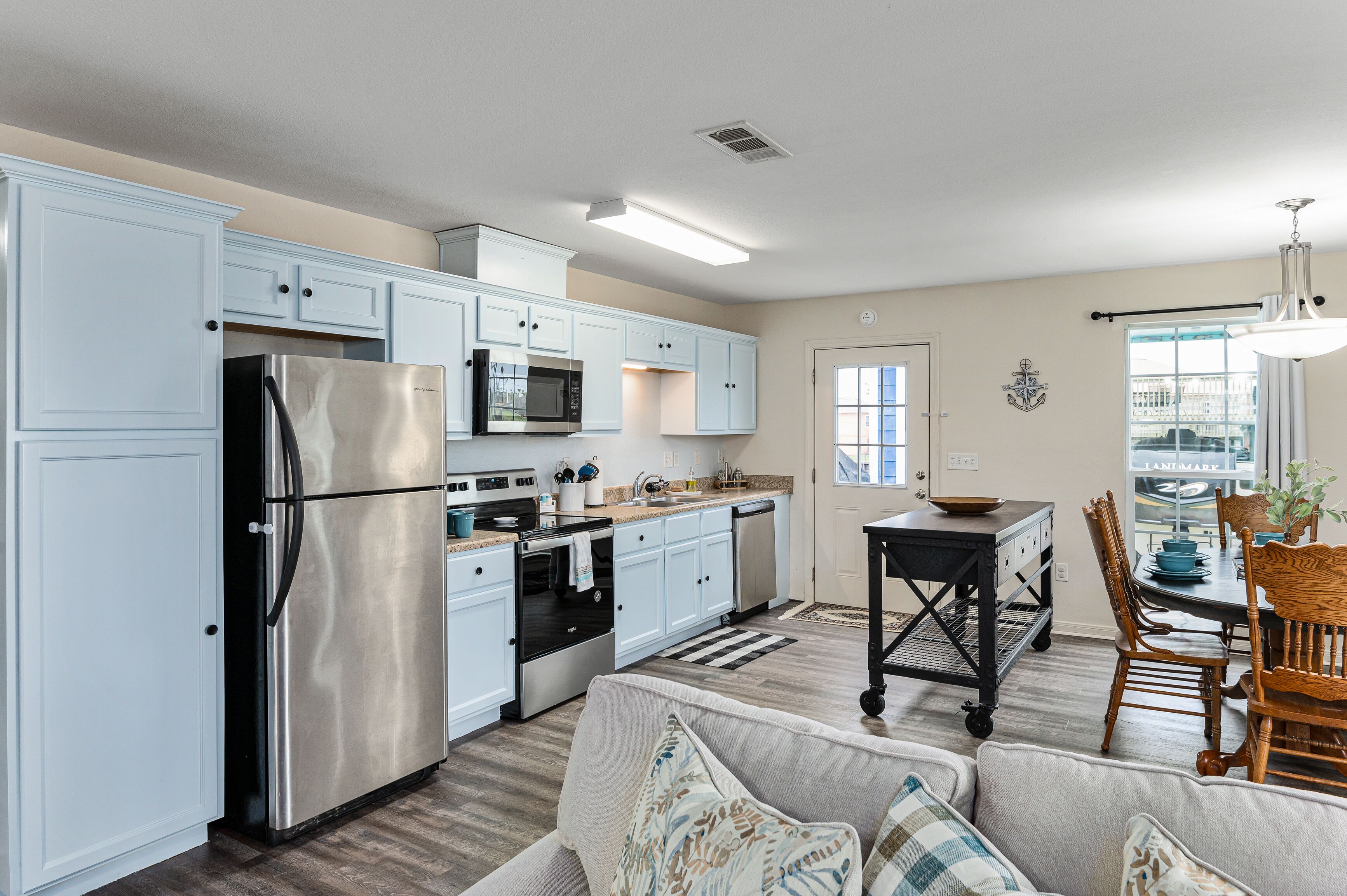 Steps from the Beach & Pet Friendly! Indoor/Outdoor Games~ FREE Bikes~Elevator