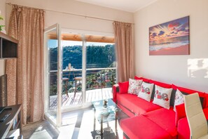 Tv, böcker och en stereo