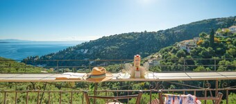 Kati Sea View: Brand New! Amazing views, WiFi, Aircon