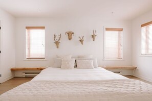 5 habitaciones, tabla de planchar con plancha y cuna de viaje 