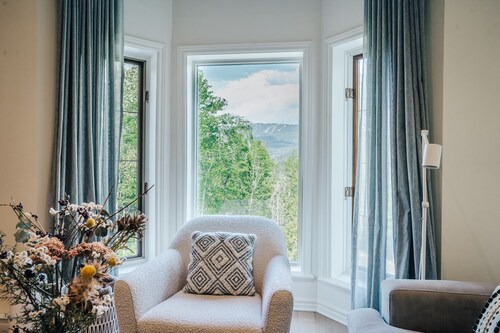 Stunning Mtn View! 5BD! 6 min to Ski + VIP Parking