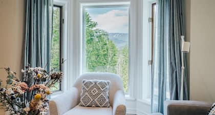 Stunning Mtn View! 5BD! 6 min to Ski + VIP Parking