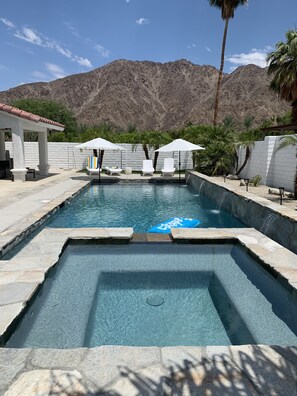 Piscina all'aperto, una piscina riscaldata