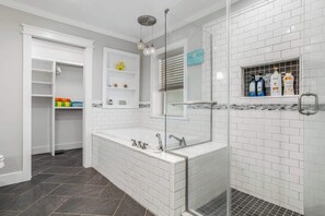 Combined shower/tub, hair dryer, towels, soap - Luxury Bayou Experience with Pool and Outdoor Kitchen (Ocean Springs)