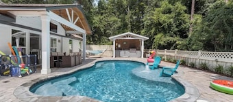 Luxury Bayou Experience with Pool and Outdoor Kitchen