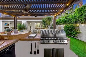 Terrace/patio - 1/3 Acre ABSOLUT MONTAGE 6BR/4BA |Game-Room|Golf|BocceBall (Indio)