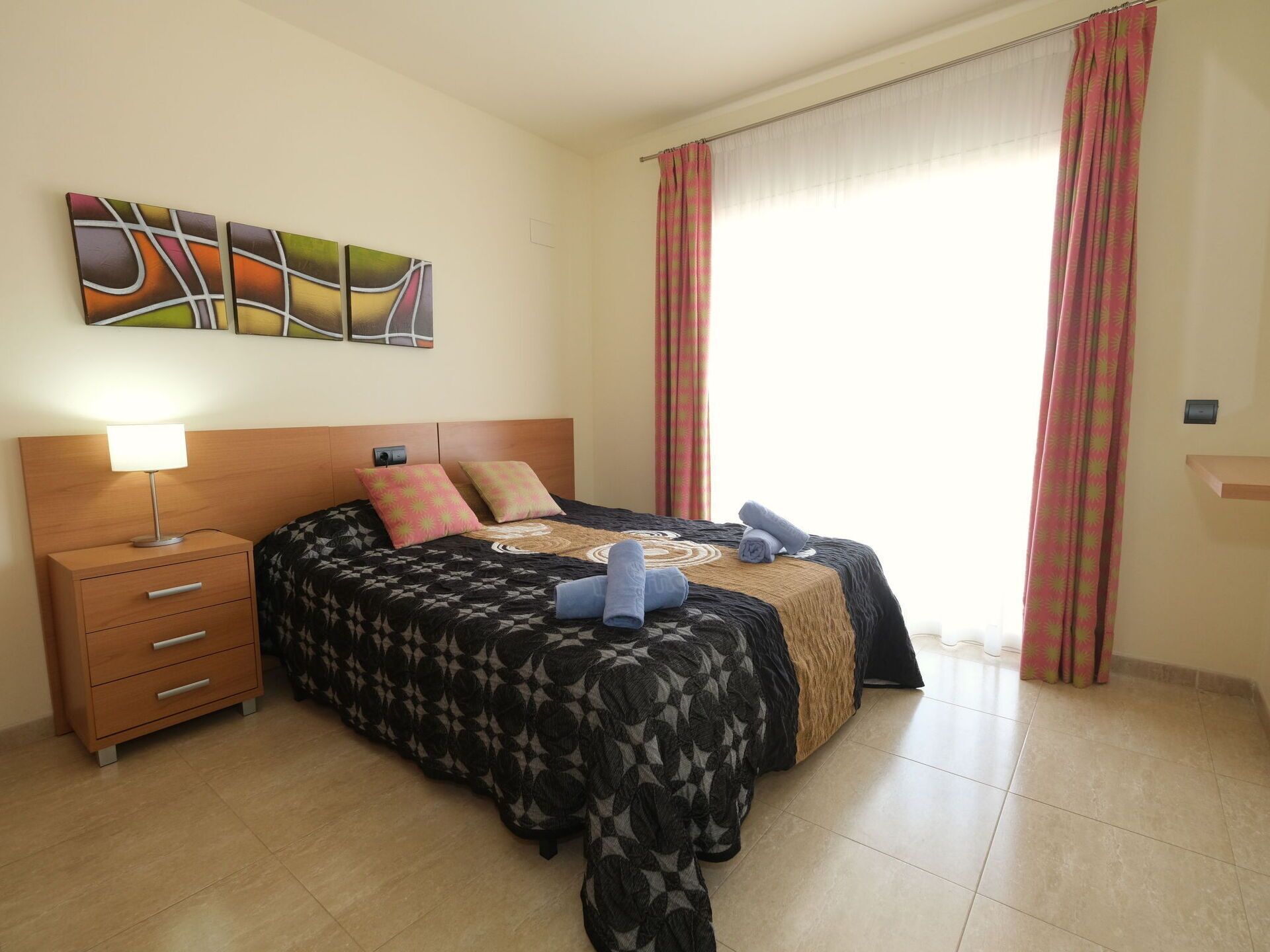 2 bedrooms, travel cot, free WiFi