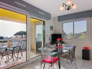 Dining - Lovely apartment for 4 guests with WIFI, TV and balcony (Royan)