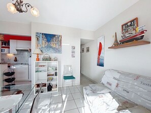 1 bedroom, travel cot, WiFi, bed sheets - Beautiful apartment for 4 guests with WIFI, TV and balcony (Royan)