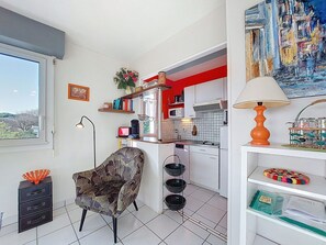 Microwave, oven, dishwasher, toaster - Beautiful apartment for 4 guests with WIFI, TV and balcony (Royan)