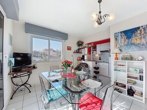 Dining - Nice apartment for 4 people with WIFI, TV and balcony (Royan)