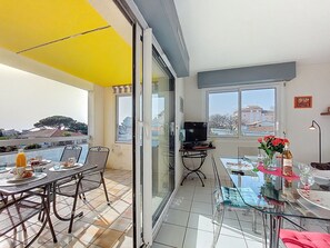 Outdoor dining - Nice apartment for 4 people with WIFI, TV and balcony (Royan)