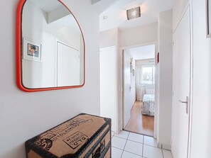 1 bedroom, travel crib, WiFi, bed sheets - Lovely apartment for 4 guests with WIFI, TV and balcony (Royan)