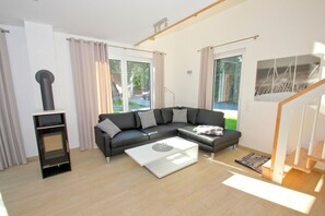 TV, fireplace, stereo