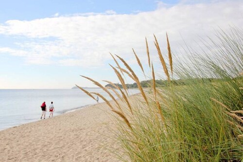 Sealodge - strandnahes Haus mit Meerblick, Schwimmbad-und Saunanutzung -