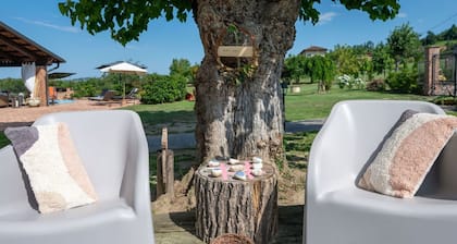 Wonderful private villa with hot tub, WIFI, TV, patio, pets allowed, panoramic view and parking