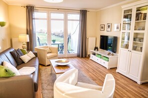 Télévision, lecteur de DVD, chaîne hi-fi