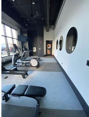 Fitness facility - Walk to Honky Tonks, 10 beds & Rooftop Views Dtown (Nashville)