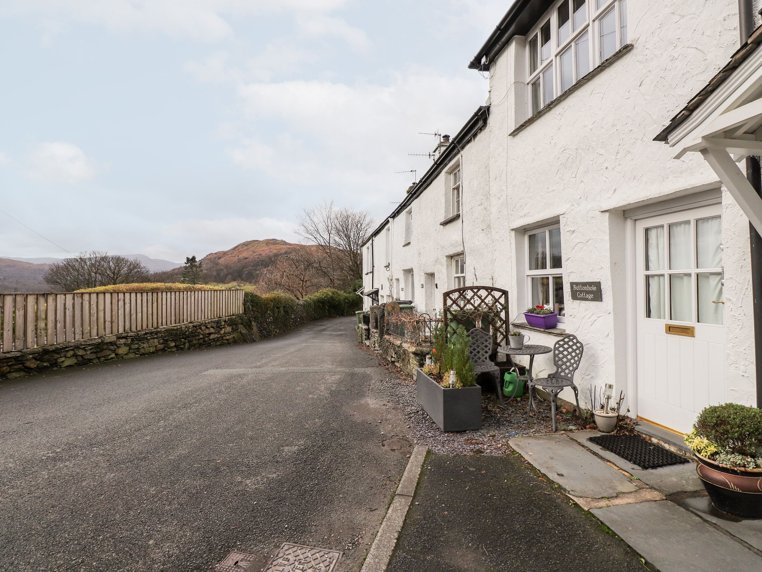 BUTTONHOLE COTTAGE, pet friendly, with open fire in Ambleside