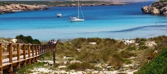 CA MINORICA - Beautiful flat with shared pool and access to the beach. Free Wi-Fi.