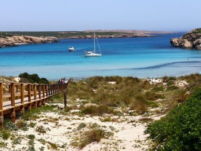 CA MINORICA - Beautiful flat with shared pool and access to the beach. Free Wi-Fi.