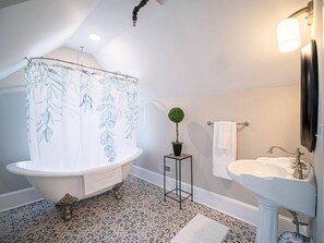 Hair dryer - Historic Studio Apartment by Marietta Square! (Marietta)