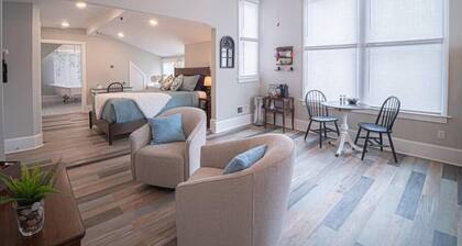 Historic Studio Apartment by Marietta Square!
