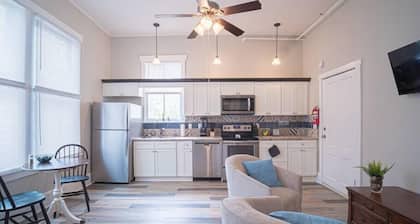 Historic Studio Apartment by Marietta Square!