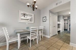 Dining - Wide Open Sweeping views! Sleeps 6! Celadon Resort!Bch Srvc incl (Panama City Beach)