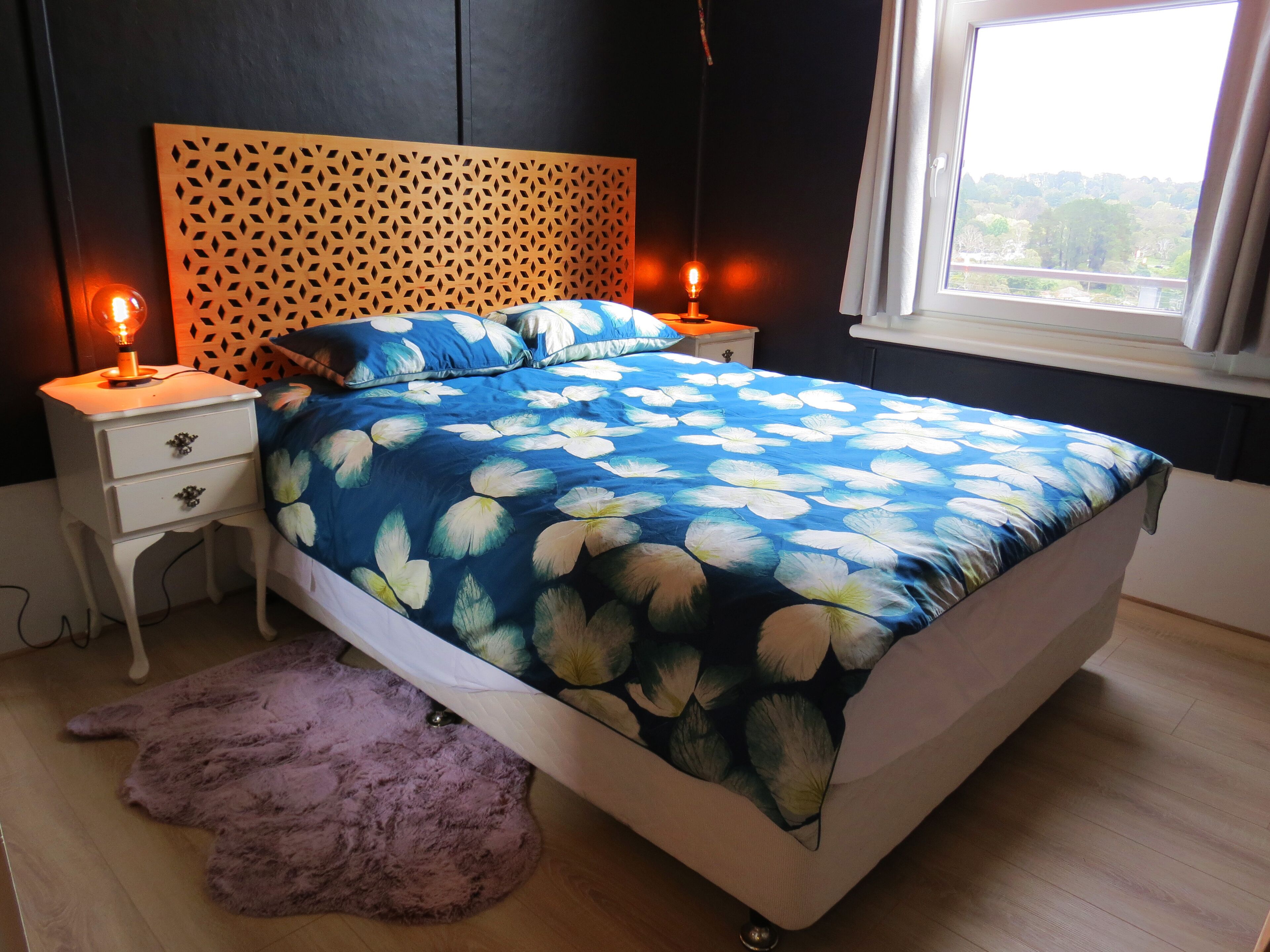 The Origami Apartment. Spacious, private, local views......close to town