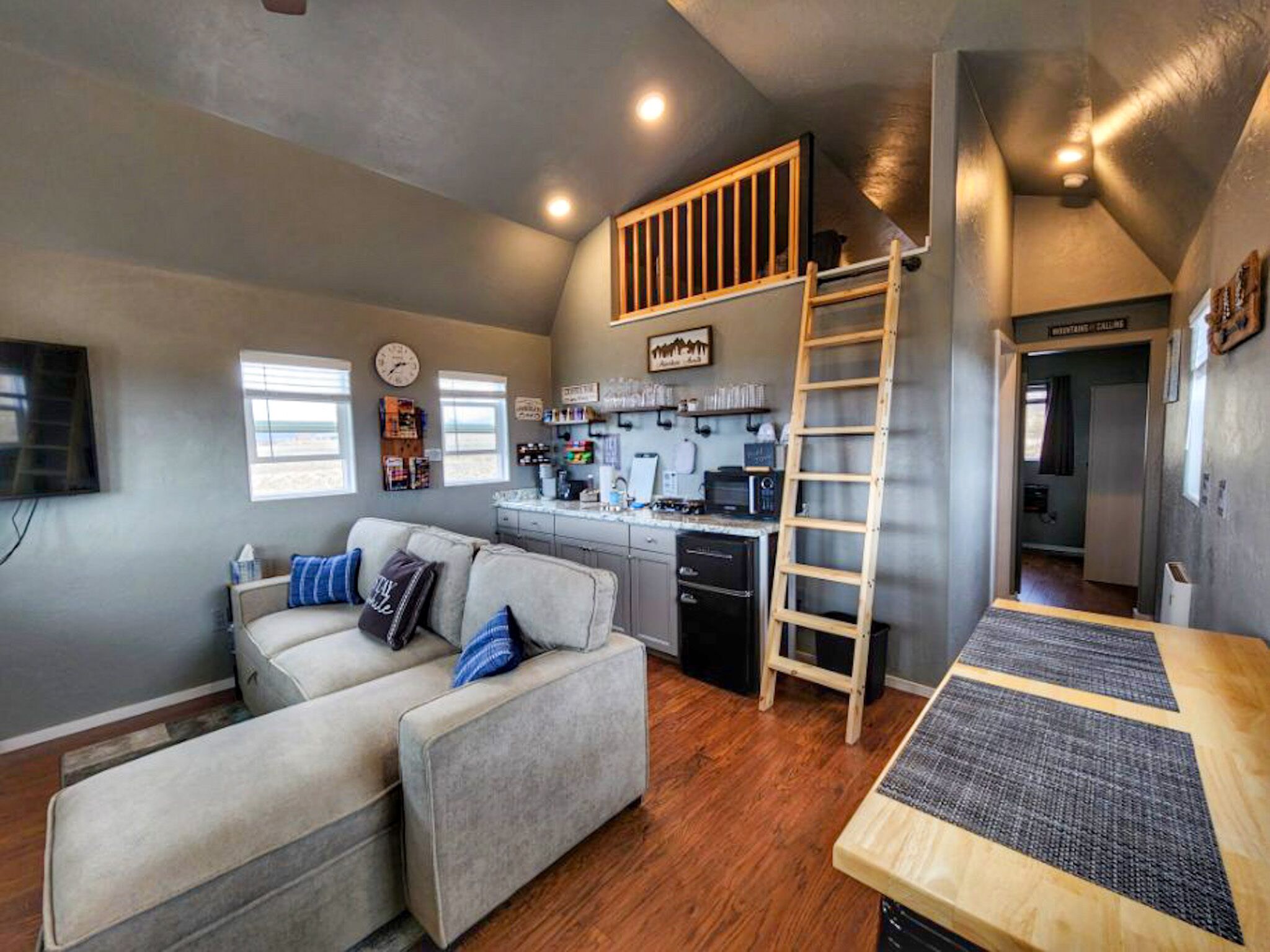 Cozy Lakeview Cabin | Stunning Lake and Mountain View | Canyon Ferry Lake