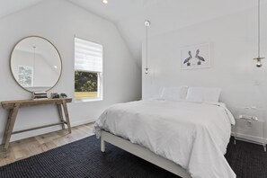 1 bedroom, desk, free WiFi, bed sheets - Contemporary coastal cottage (Ocean Springs)