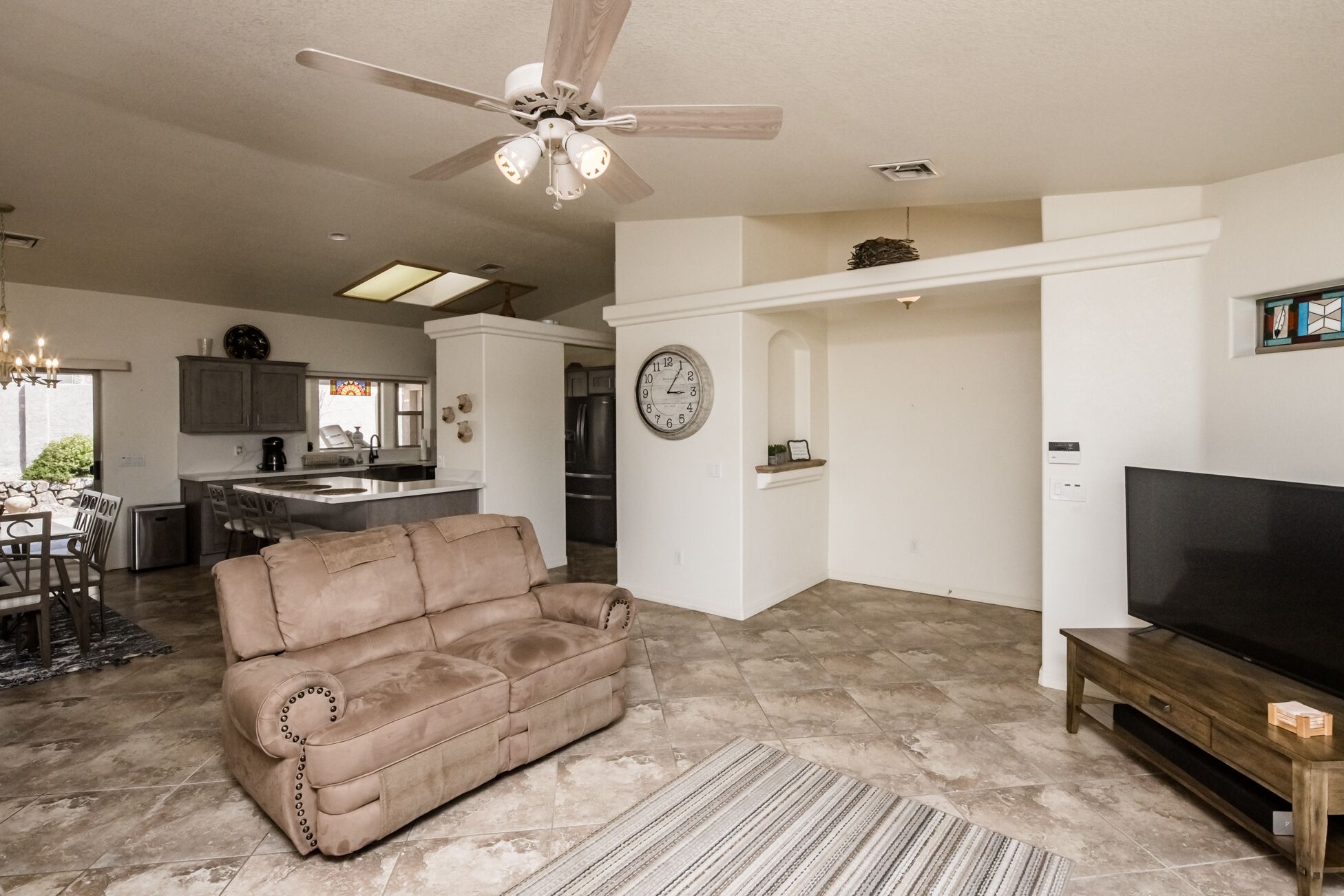 LAKE FUN , LIVE LAUGH HAVASU , POOL HOME READY TO ENJOY 