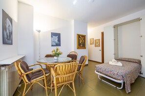 2 chambres, bureau, fer et planche à repasser, accès Internet