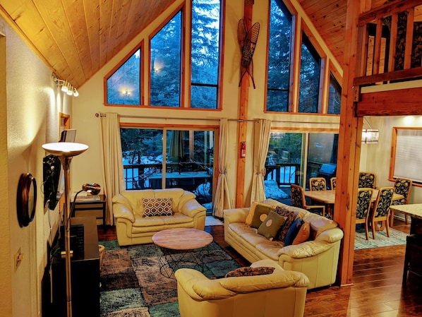 Smart TV, foosball, table tennis, books - Four seasons Mountain Chalet close to ski resorts (Soda Springs)