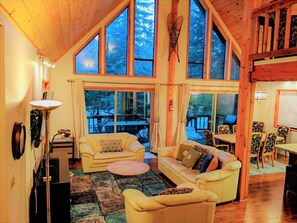 TV connectée, baby-foot, table de tennis de table, livres