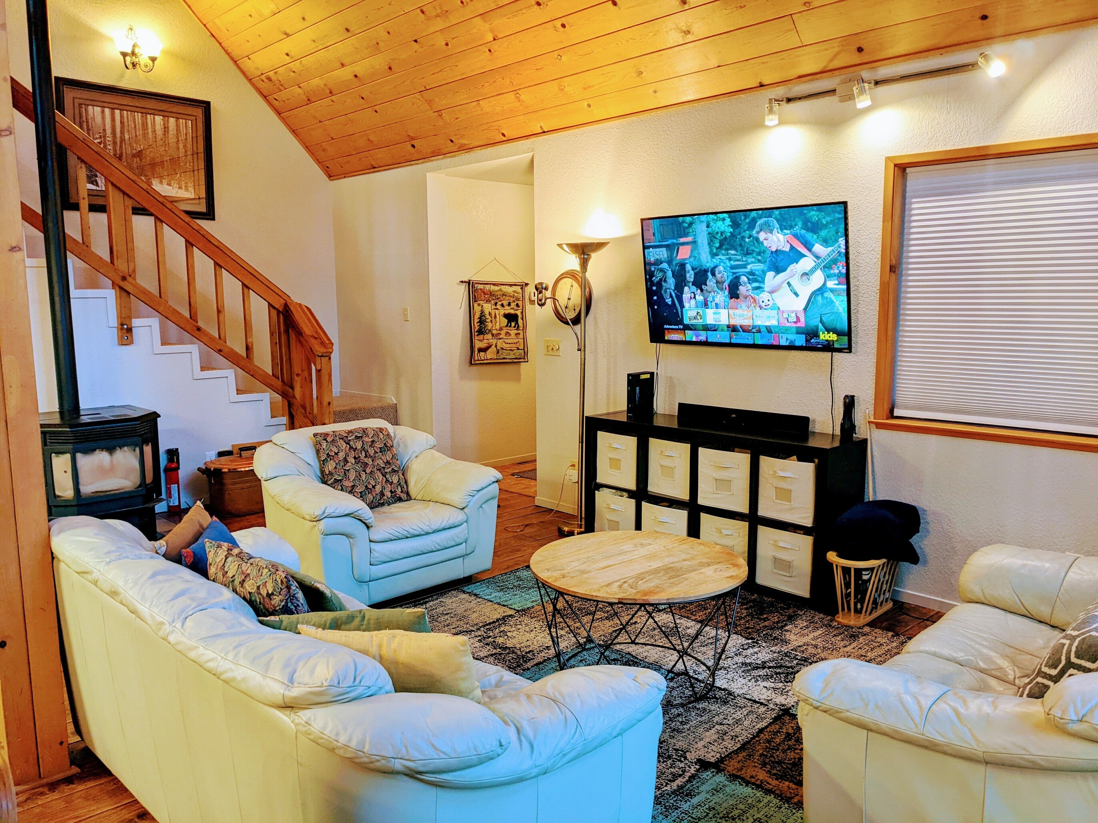 Four seasons Mountain Chalet close to ski resorts