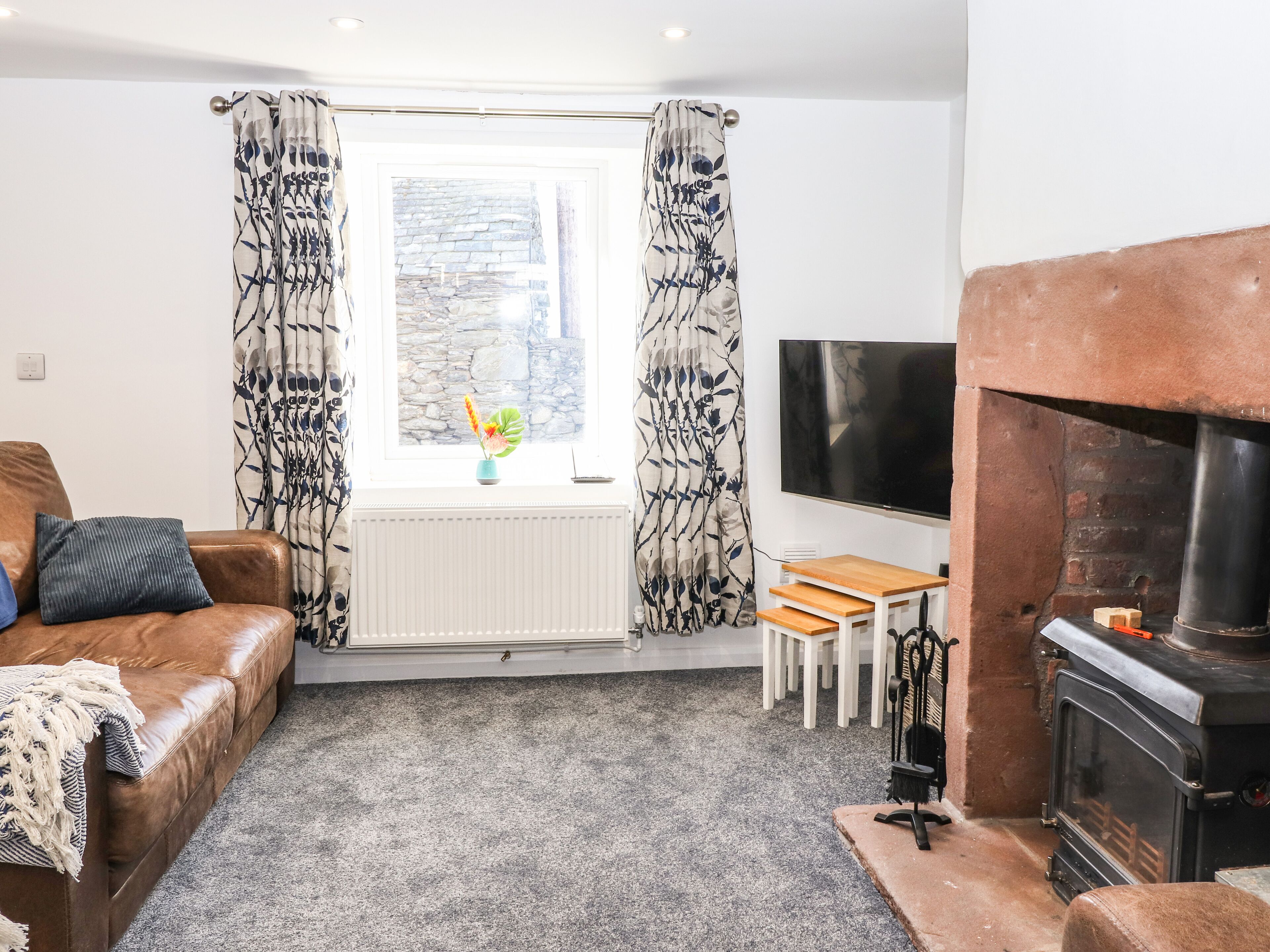 SPARROW COTTAGE, pet friendly, character holiday cottage in Keswick