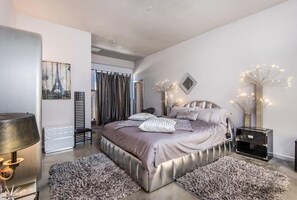 Design Room | Down duvets, Select Comfort beds, individually decorated - Starlight Boutique Hotel (Pioneertown)