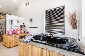 Articles de toilette gratuits, sèche-cheveux, serviettes fournies, savon