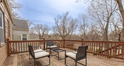 Waldo Retreat House 3BD - Master Suite, Pet Friendly, Walking Trail & Shops