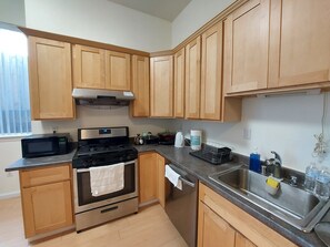 Fridge, microwave, oven, stovetop - Comfy 2 bdrm 1 bath 3 beds in-law unit w/kitchen (Daly City)