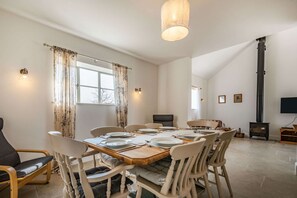 Dining - Dog friendly holiday home with superb garden and rural location - Ridge Barn (Honington, near Shipston-on-Stour)