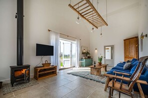 TV, fireplace, stereo